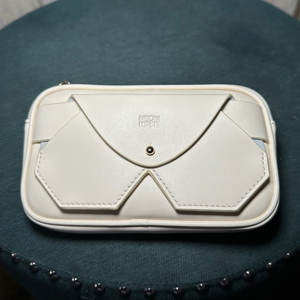 Neon Hope | NEW! BUMBAG & GLASSES CASE IN CREAM